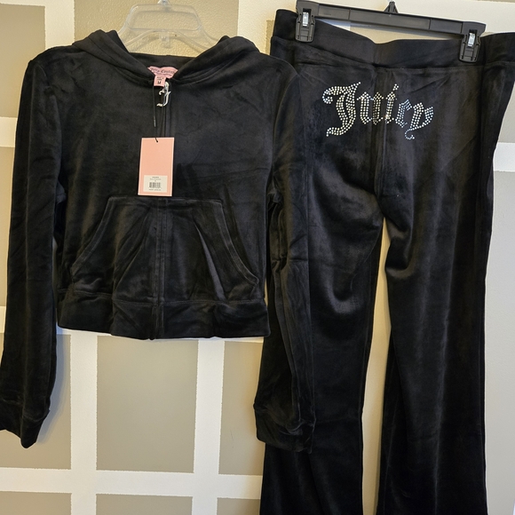 Juicy Couture Black Velour Set with Rhinestones - Picture 3 of 6